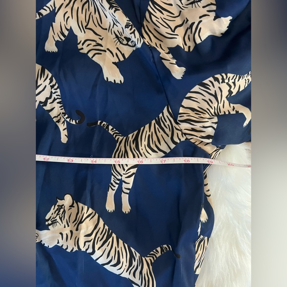 Averie Lion print pajama long sleeve button up top (Top only) size M color Blue - Picture 11 of 12